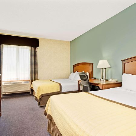 Baymont By Wyndham Wahpeton Hotell Exteriör bild