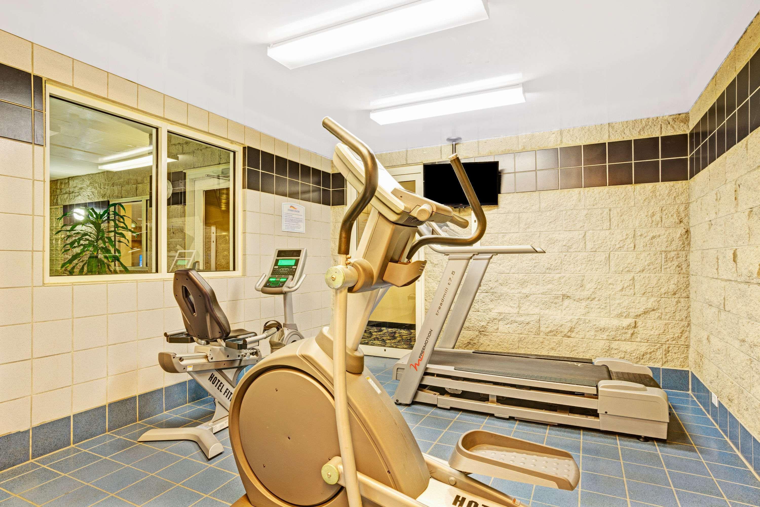 Baymont By Wyndham Wahpeton Hotell Exteriör bild