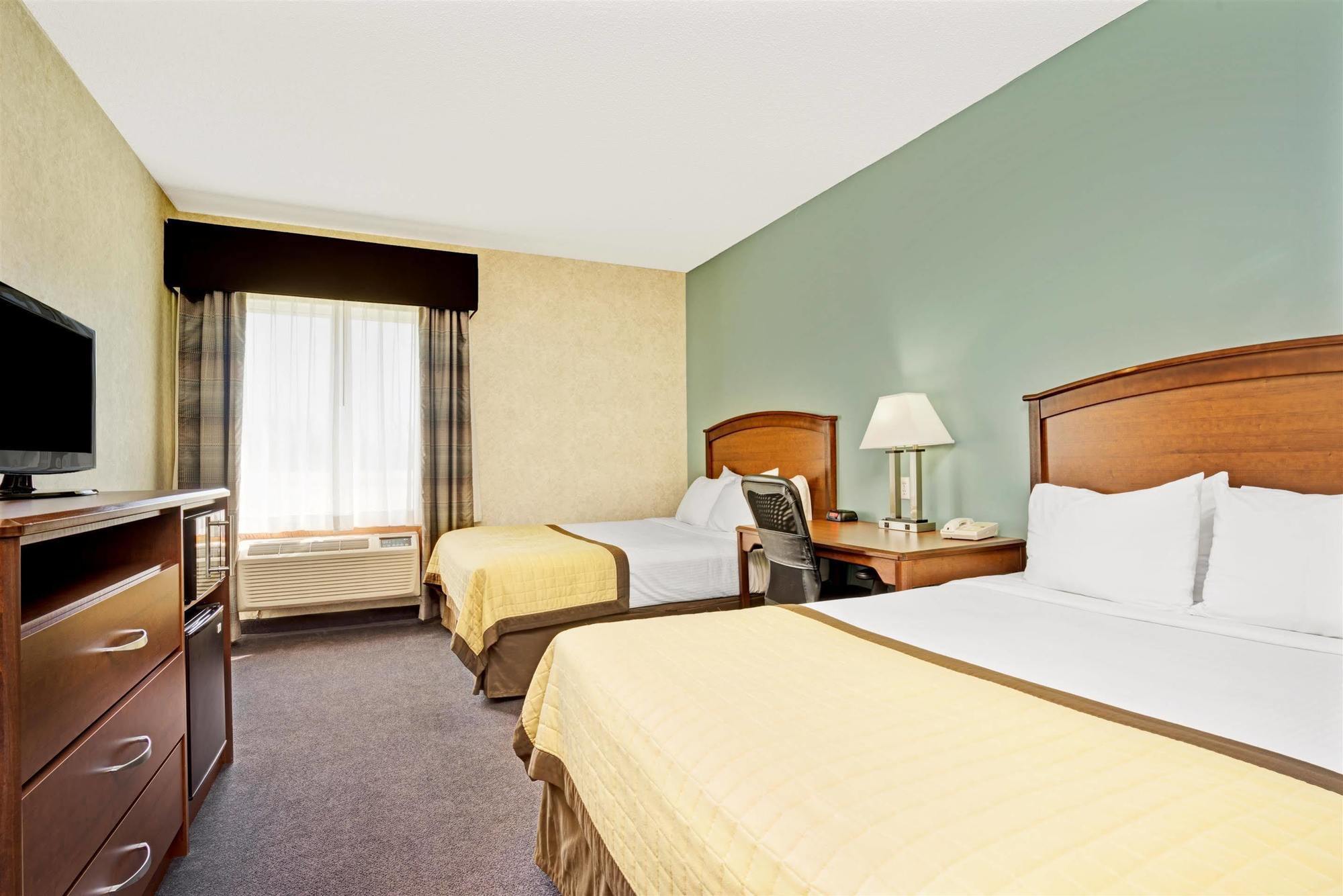 Baymont By Wyndham Wahpeton Hotell Exteriör bild